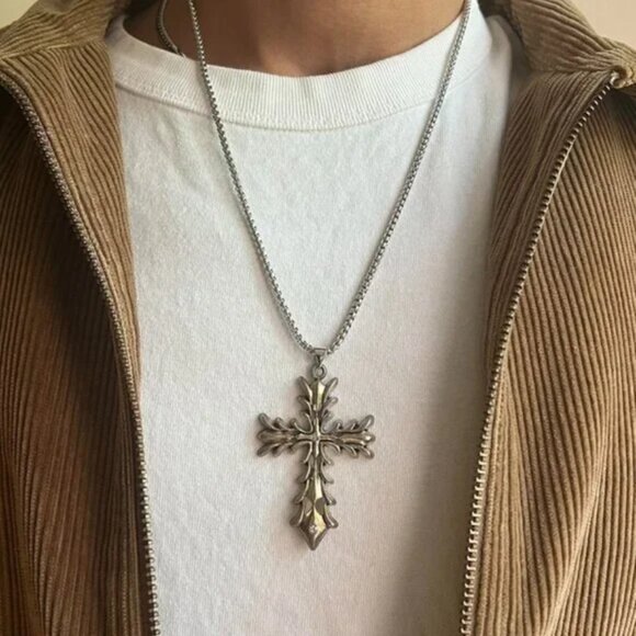 grunge silver cross pendant necklace - Picture 5 of 6